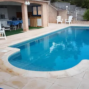 https://les-coudounelles.fr-provencehotel.com