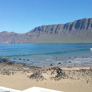 https://brisa-de-caleta-de-famara.in-canary-islands.com